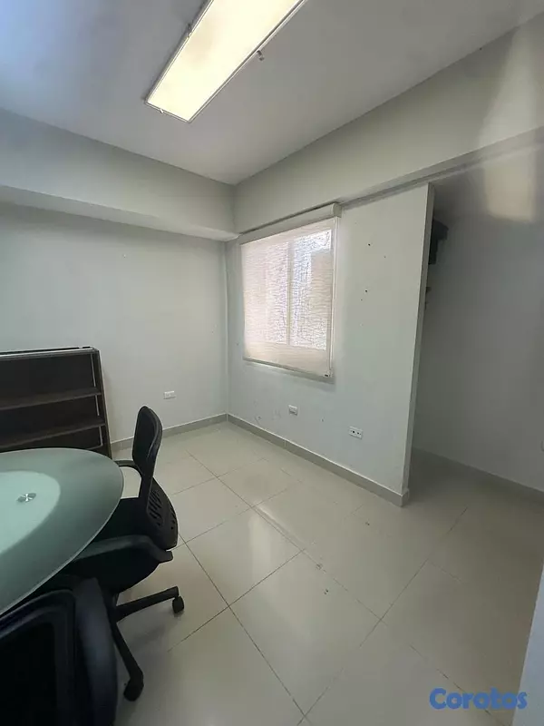 oficinas y locales comerciales - Local de Oficina Ensanche Julieta Semiamueblado 3