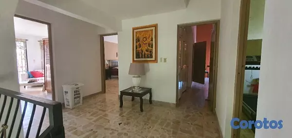 casas vacacionales y villas - Les presentamos una increíble villa de estilo clásico en venta  3