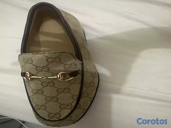 ropa para hombre - Pares de zapatos Gucci 
Oportunidad para romper  4