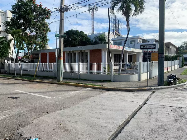 oficinas y locales comerciales - Local esquinero en Naco 4