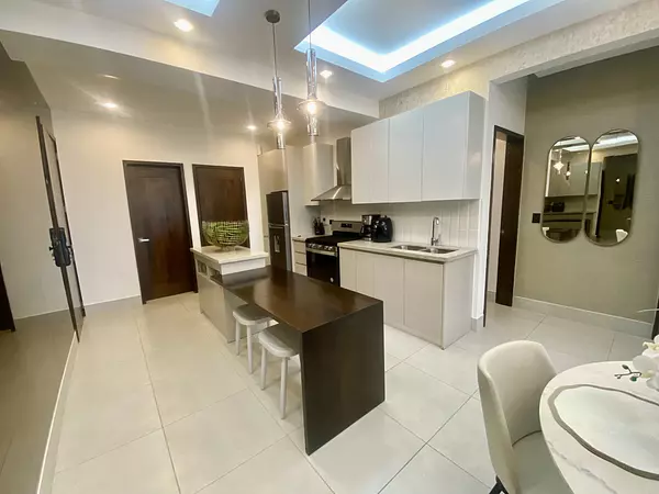 apartamentos - Piso alto de venta amueblada en La Esmeralda 2
