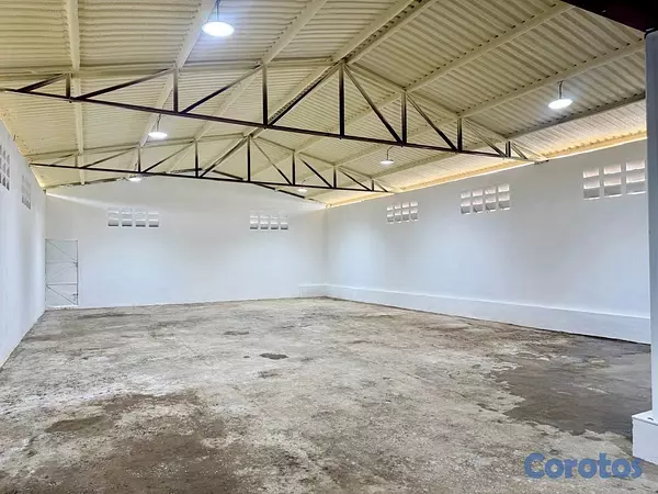 oficinas y locales comerciales - Alquiler nave en herrera  2