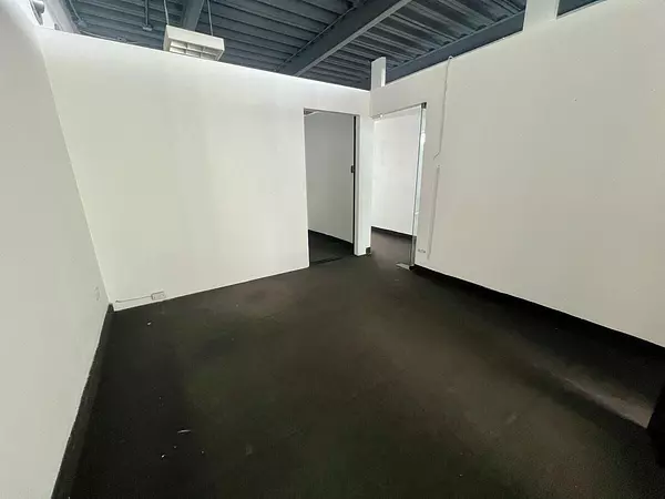 oficinas y locales comerciales - 🔵Alquilo Local 255 mts  2do piso en Paraiso  9