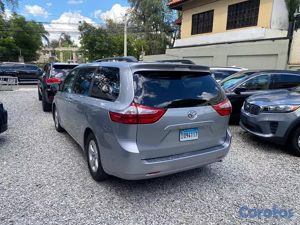 jeepetas y camionetas - Sienna 2016 gasolina puertas automáticas  5