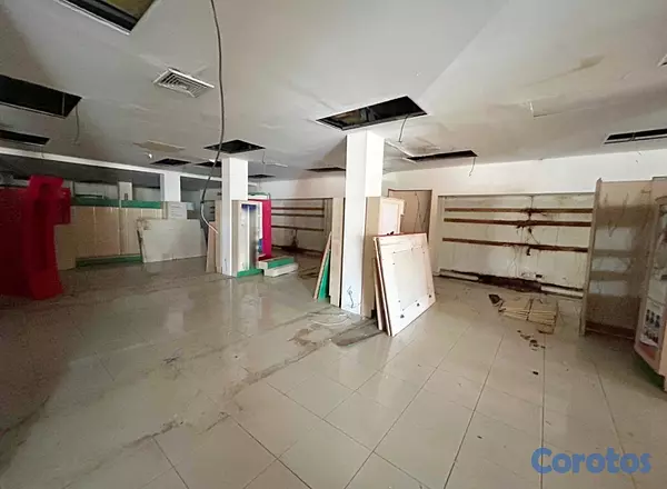 oficinas y locales comerciales - Alquiler local en Gazcue primer nivel  5