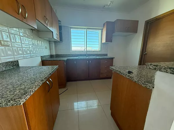 apartamentos - Se Alquila Apartamento en la Avenida Independencia 3