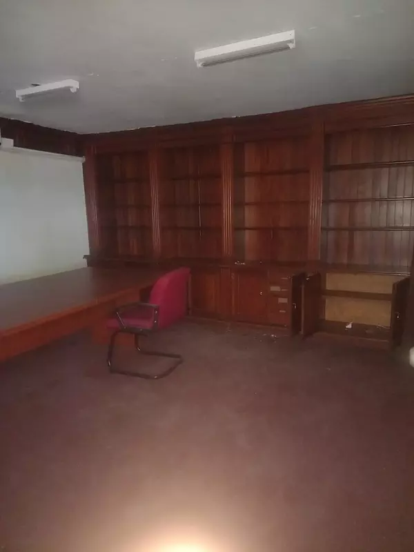 oficinas y locales comerciales - Amplio Local con vista al mar detrás de casa españa 115 mts² 2do nivel , Baño , 6