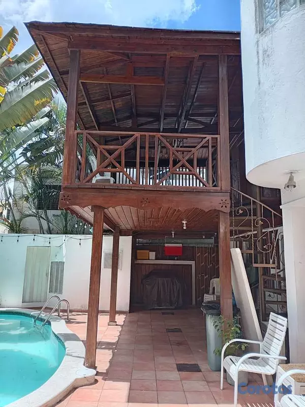 casas - Casa de 6 habitaciones 6 baños en alquiler en Urb. 8