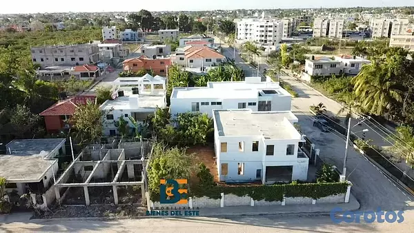 casas - Se venta esta Casa de 2 niveles en construcción en 10