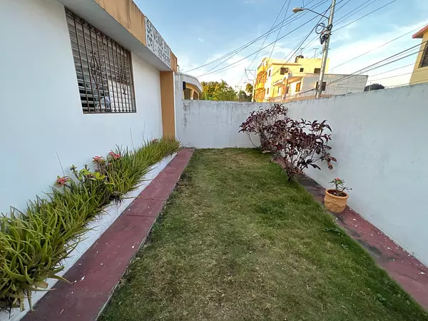 casas - Casa en Boca Chica – Ideal para Vivir o Invertir   2