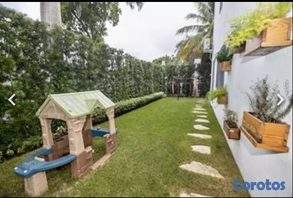 casas - Casa Lujosa en Residencial Cerrado, Sector Las Carmelitas 9