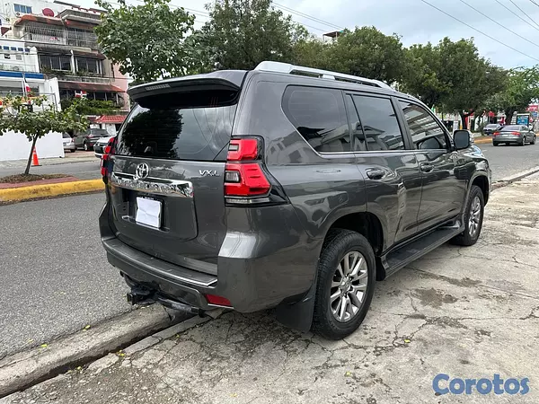 jeepetas y camionetas - Toyota Land Cruiser Prado VX-L año 2019 6