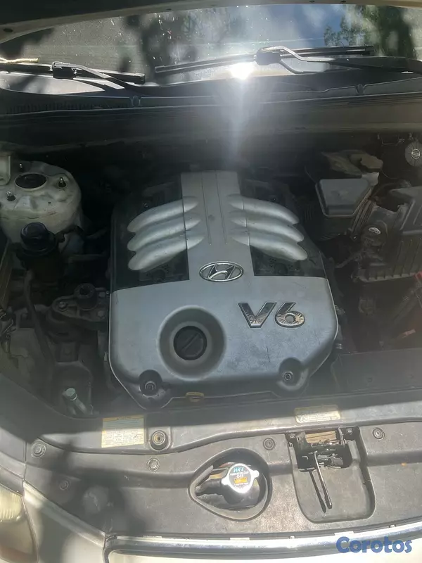 jeepetas y camionetas - Hyundai Santa Fe, muy buenas condiciones y buen precio  8