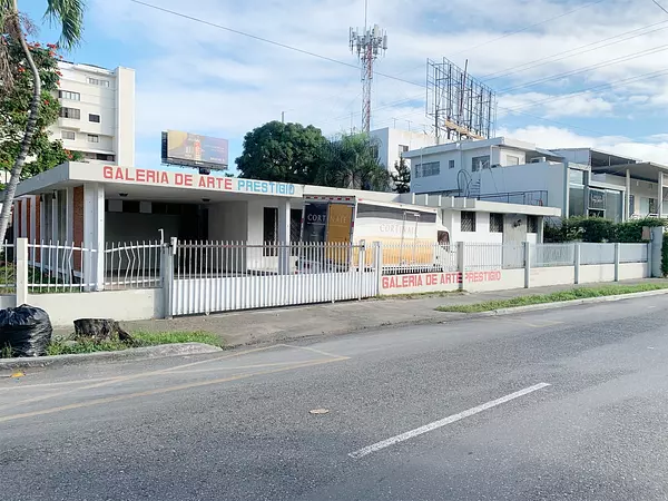 oficinas y locales comerciales - Local esquinero en Naco 5