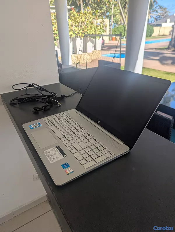 computadoras y laptops - HP Laptop 15-dy2045nr💯 8