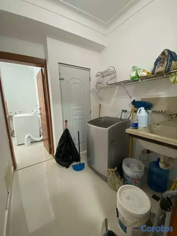 apartamentos - Piso alto de con La Línea blanca en La Esmeralda, Santiago. 5