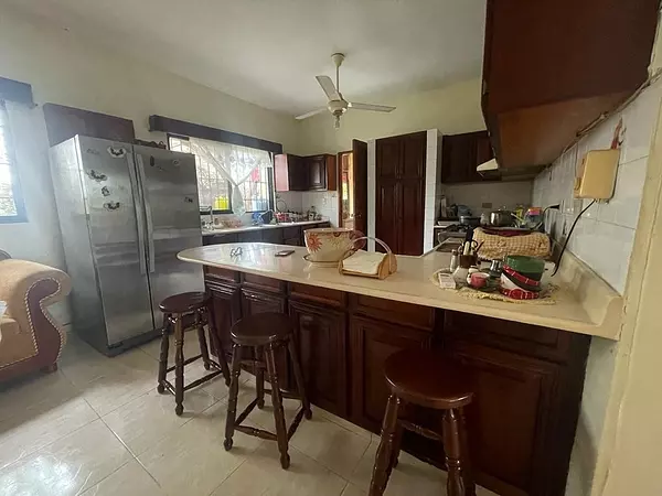 casas - Se Vende Casa  Esta es una Perfecta oportunidad para remodelar a tu gusto.   2