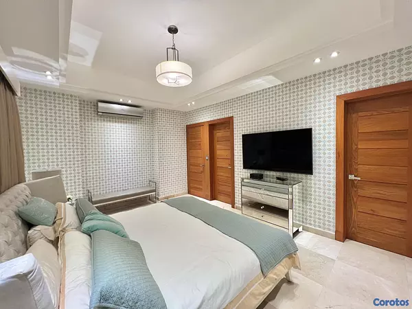 apartamentos - *¡El Penthouse de 4 habitaciones que soñabas, lo tenemos en Naco!*📍✨
 8
