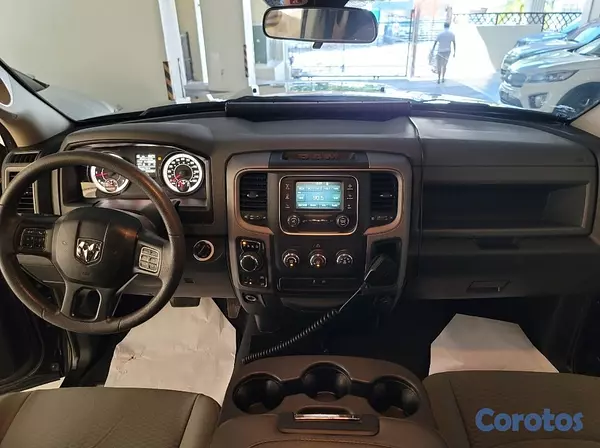 jeepetas y camionetas - Dodge 1500 Ram ST,  2018 Black Express, 4x4 13