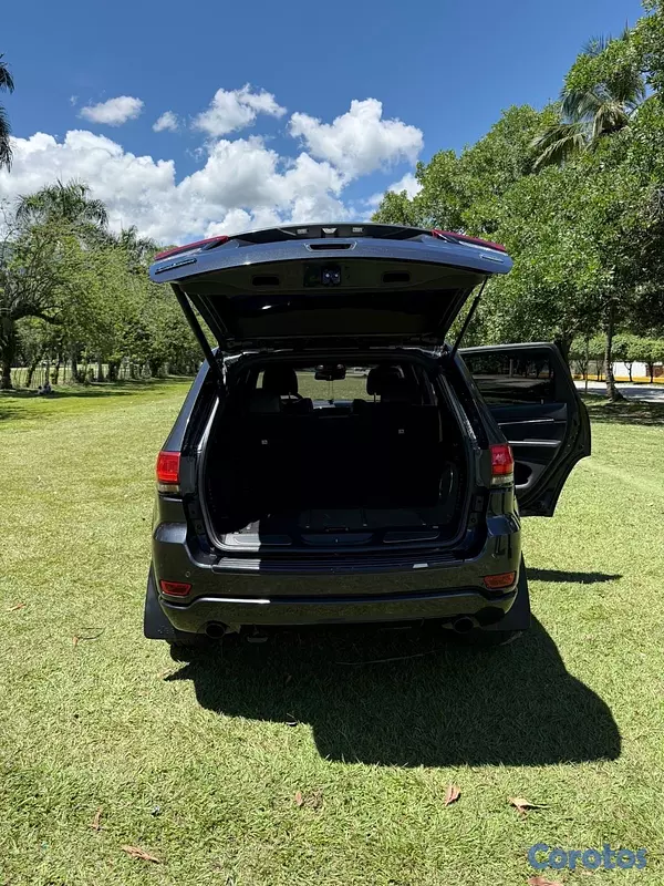 jeepetas y camionetas - JEEP GRAND CHEROKEE OVERLAND 2016 DIESEL 4