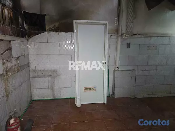 oficinas y locales comerciales - Local Comercial en ZONA COLONIAL 8