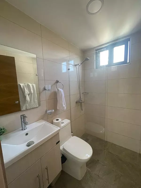 apartamentos - Alquilo hermoso apartamento en Naco ( no barrio )
Totalmente amueblado

2 hab 7