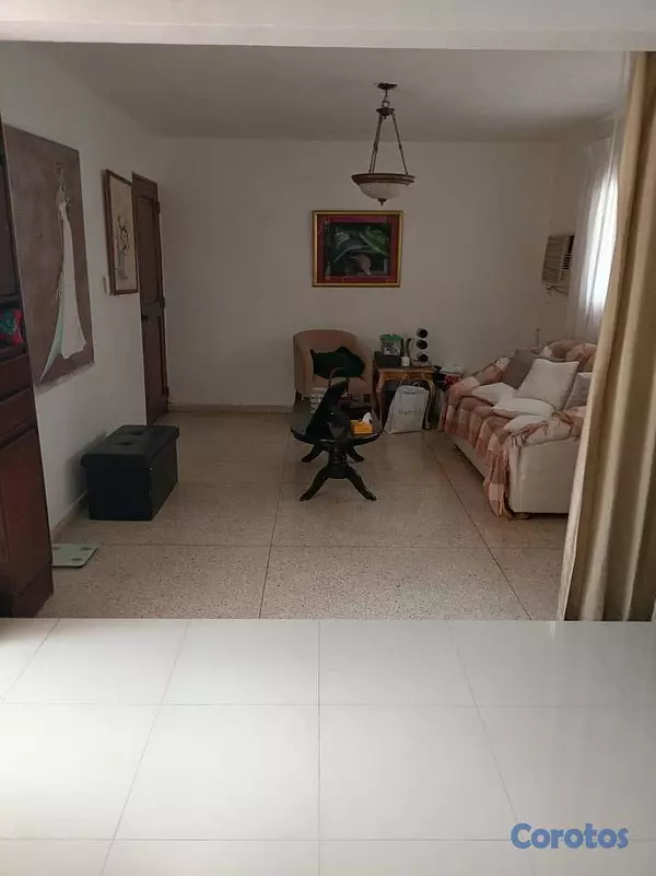 casas - Casa de 6 habitaciones 6 baños en alquiler en Urba 5
