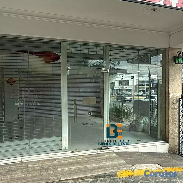 oficinas y locales comerciales - Se Renta Amplio Local Comercial en El Centro de la 1
