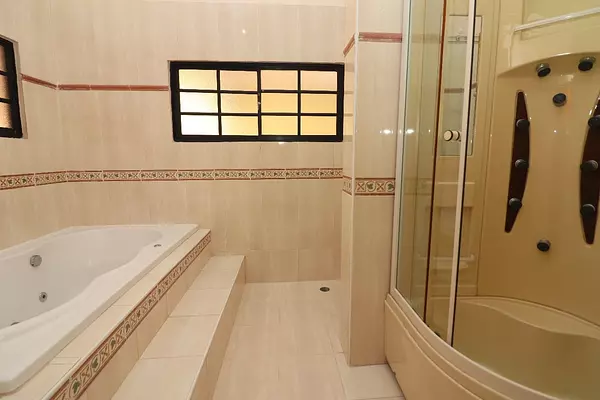 casas - Casa en Venta en 📍Alameda de 4 habitaciones en US$325,000  2