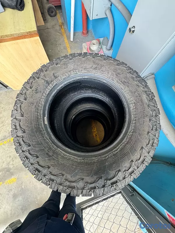 repuestos - Venta de 4 gomas LT265/70R18 123/120S en especial cada goma.  3