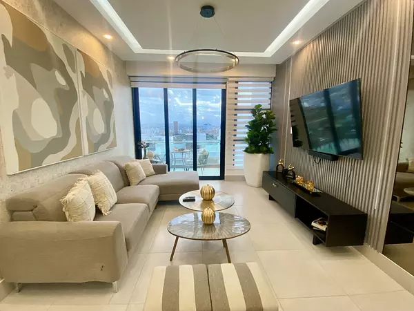 apartamentos - Piso alto de venta amueblada en La Esmeralda 4