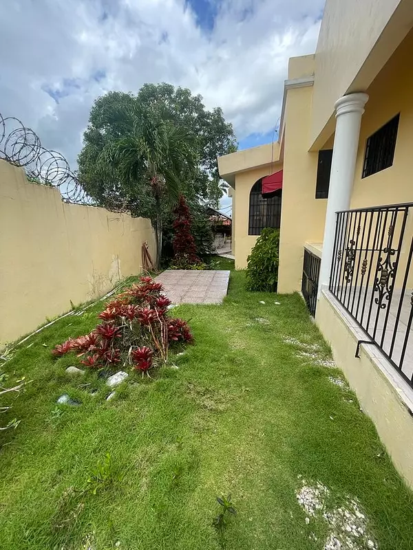 casas - Se Vende Casa  Esta es una Perfecta oportunidad para remodelar a tu gusto.   3