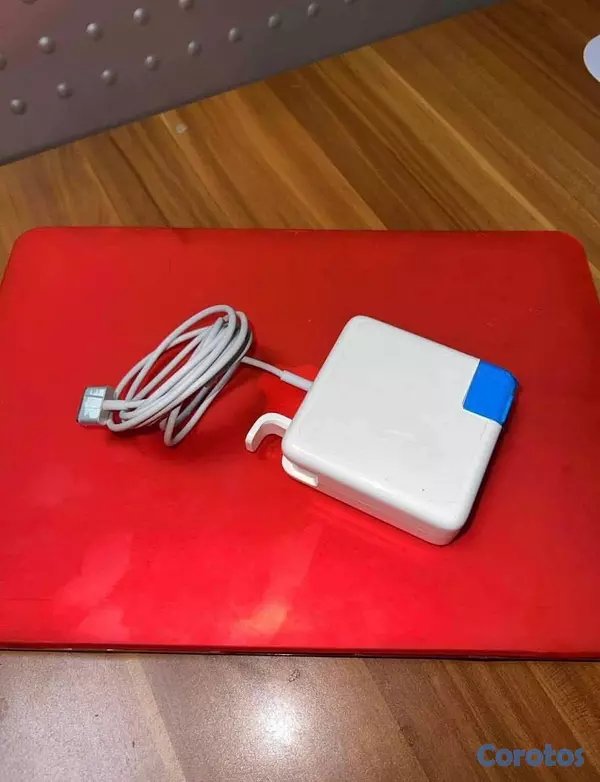 computadoras y laptops - vendo mi lapto con un detalle en la pantalla 8,500 6