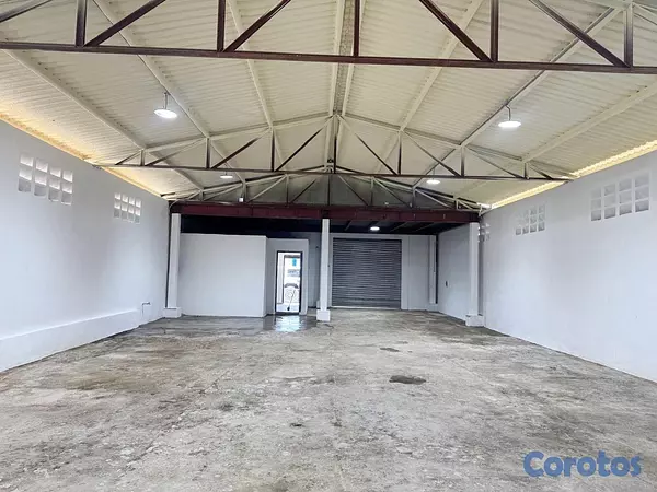 oficinas y locales comerciales - Alquiler nave en herrera  3