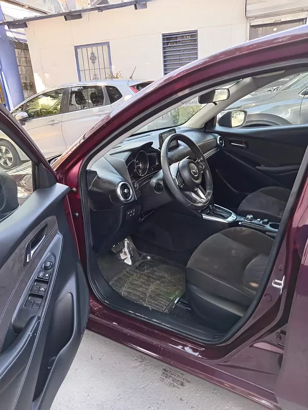 carros - MAZDA DEMIO 8