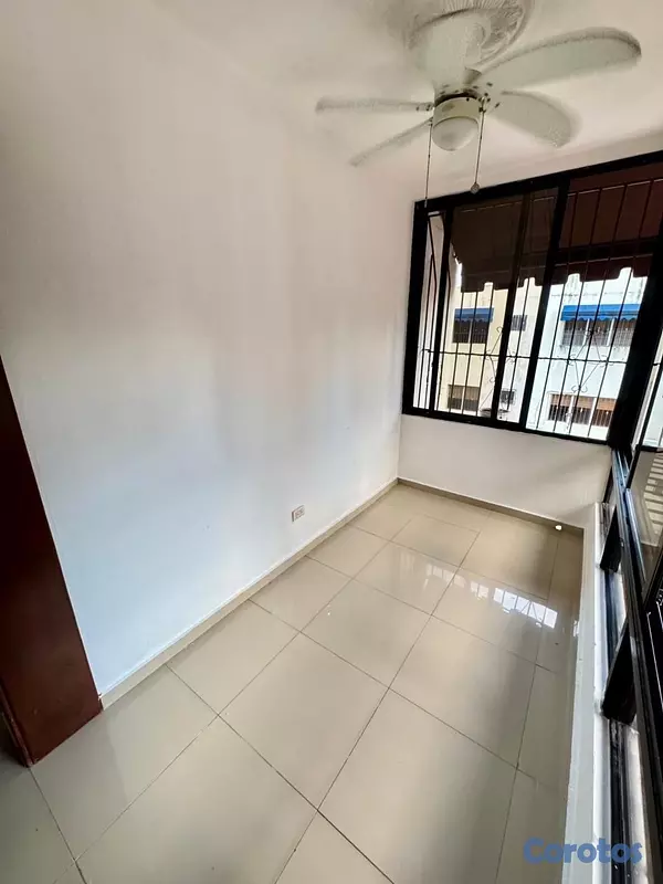 apartamentos - vendo los cacicazgos tres habitaciones dos baños paruaoe balcón servicio piso 4 12