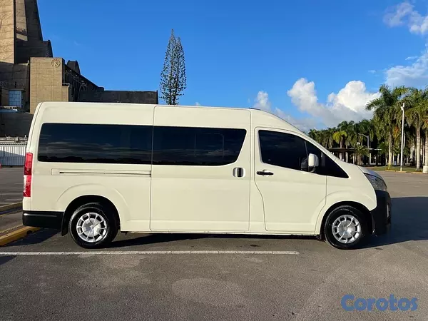 otros vehiculos - Toyota Hiace 2023- 15 Asientos  3