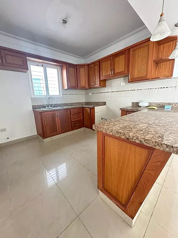 apartamentos - De Oportunidad Apartamento en Reparto Universitario 5