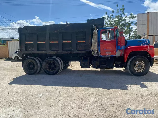 camiones y vehiculos pesados - Camion Mack en Venta  2