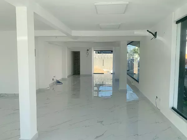oficinas y locales comerciales - Local céntrico en primer nivel  6