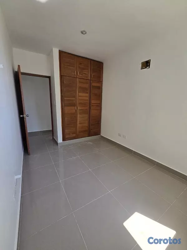 apartamentos - vendo nuevo independencia piso 4 tres habitaciones dos baños dos parqueos balcón 8
