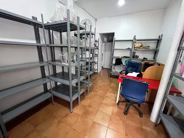 oficinas y locales comerciales - Zona Colonial  Se vende edificio en Zona Colonial  7