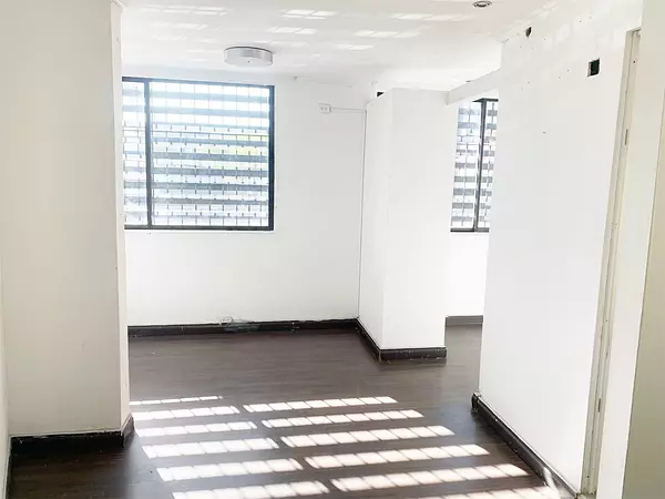 oficinas y locales comerciales - Local céntrico en el millon 8
