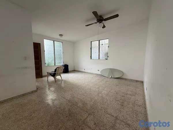 apartamentos - vendo casa jardines del Sur jardín patio tres habitaciones ideal para remodelar  9