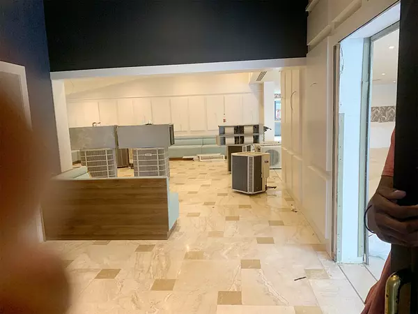 oficinas y locales comerciales - Local amplio en Piantini 400 m 4