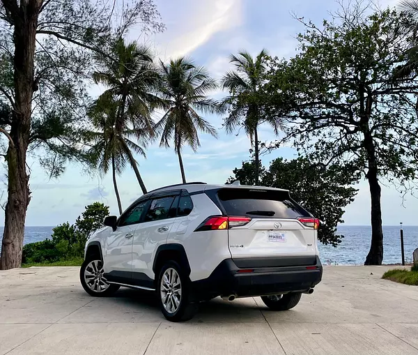 jeepetas y camionetas - Toyota rav4 2023 xle premium  4