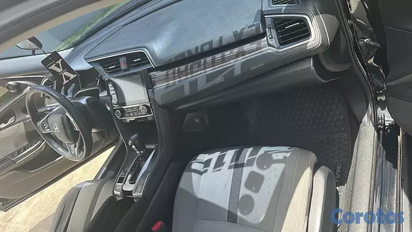 carros - Honda civic 2019 EX-T en perfectas condiciones 

Gomas nuevas 
Aire 10/10 
 6