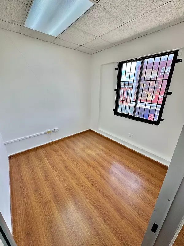 oficinas y locales comerciales - Alquilo local comercial en La Castellana  4