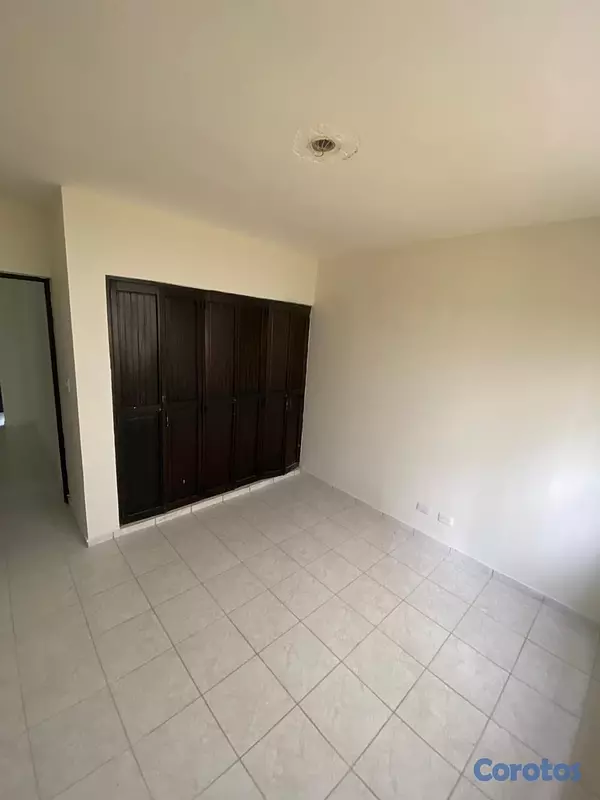 apartamentos - vendo en el millón primer piso 3 habitaciones dos baños paruqoe servicio remode 8