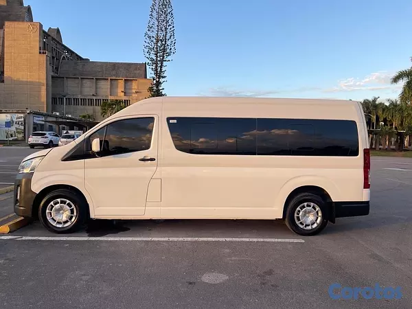 otros vehiculos - Toyota Hiace 2023- 15 Asientos  4